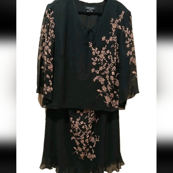 Cynthia Howie Tops - Plus Size 100% Silk Two Piece Set  Cynthia Howie Size: 24W